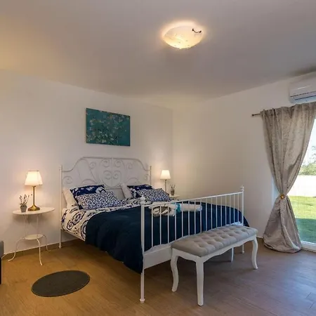 Отель Klara Comfortable 4*